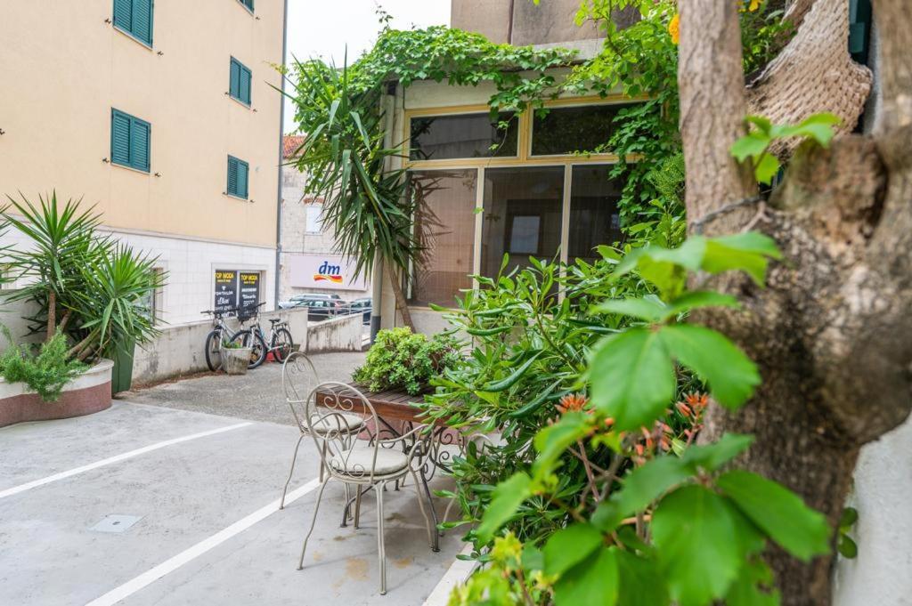Apartment Petra & Rustic *