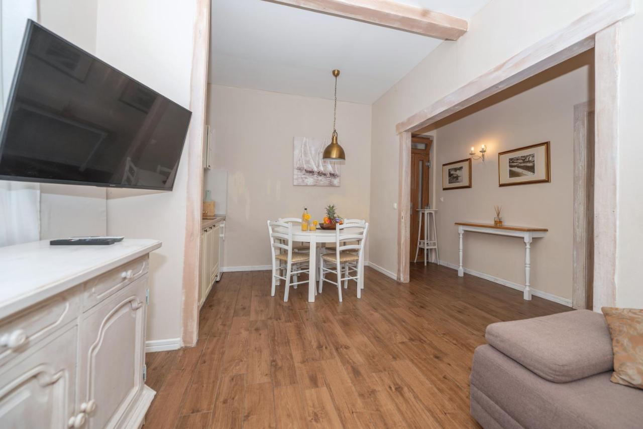 Petra & Rustic Apartment Makarska
