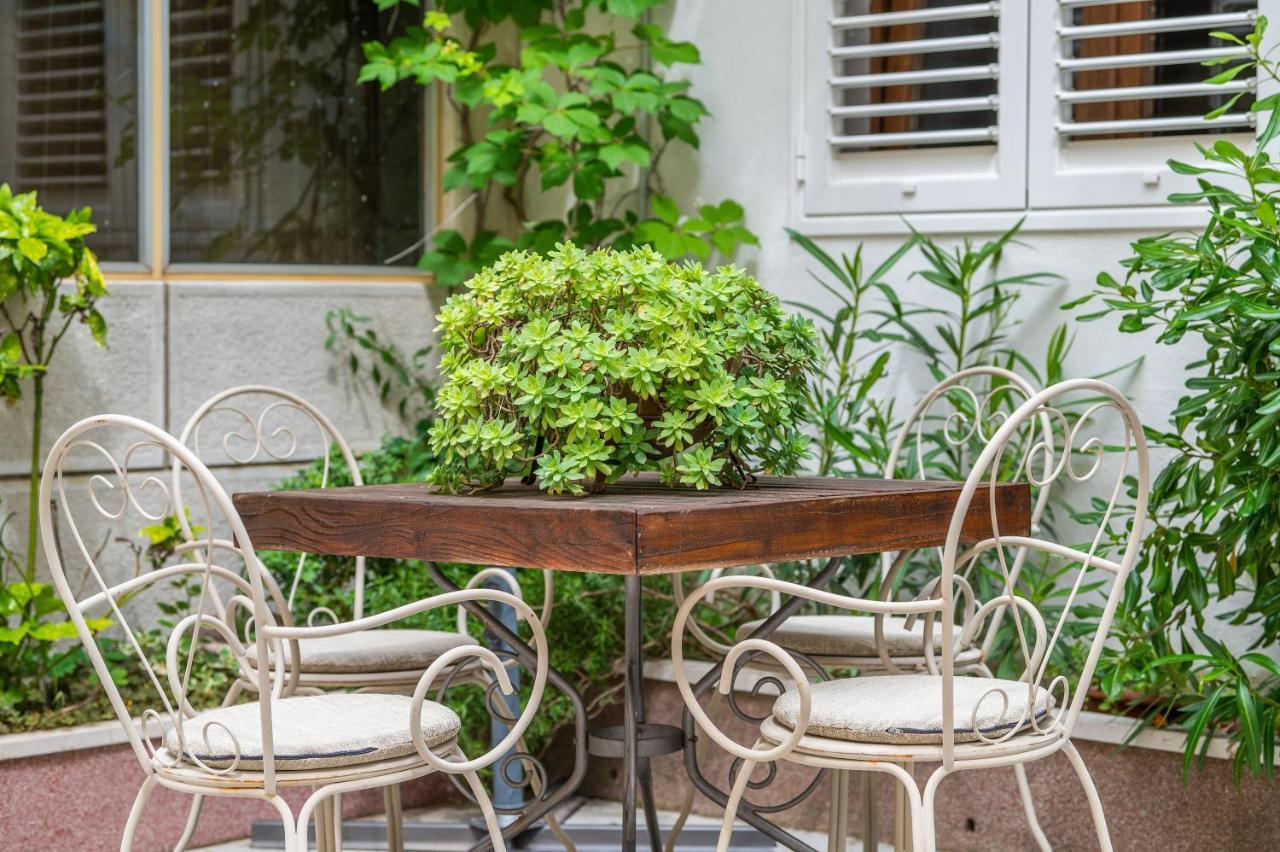 Petra & Rustic Apartment Makarska
