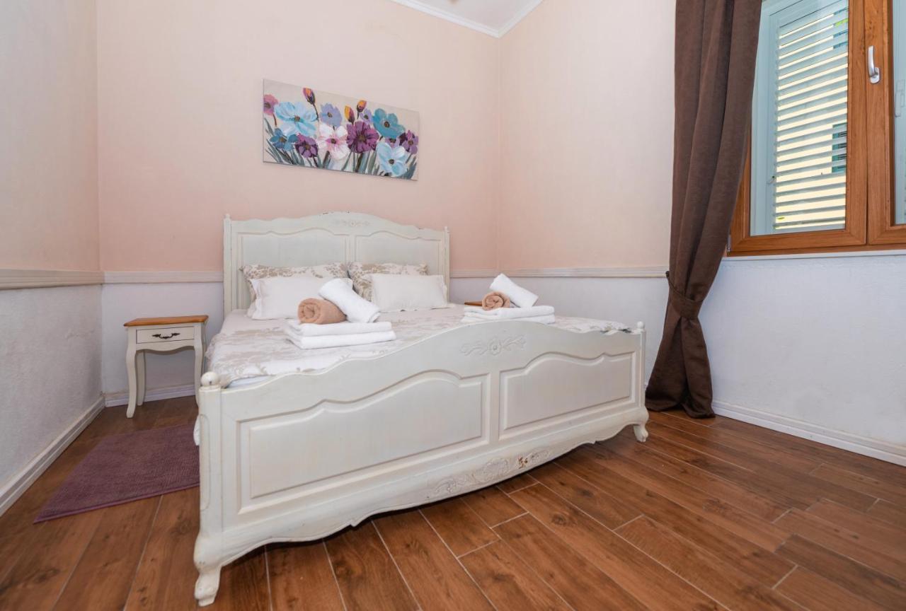 Petra & Rustic * Makarska